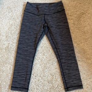 Lululemon Capri skinny pant without athletic gray black white 4 leggings